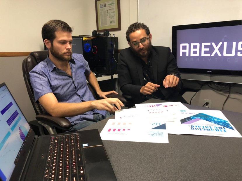 Adrián Alós (izquierda), el cofundador y presidente de Abexus, junto al principal oficial de operaciones de la startup boricua, Eduardo Burgos.