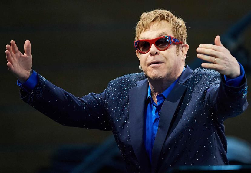 El intérprete británico Elton John es productor de la película.