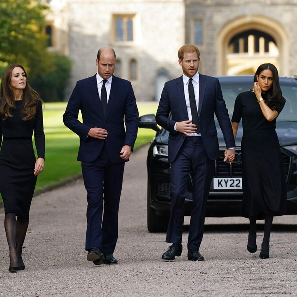 Los príncipes de Gales y los duques de Sussex durante su encuentr tras el fallecimiento de la reina Elizabeth II en septiembre de 2022.