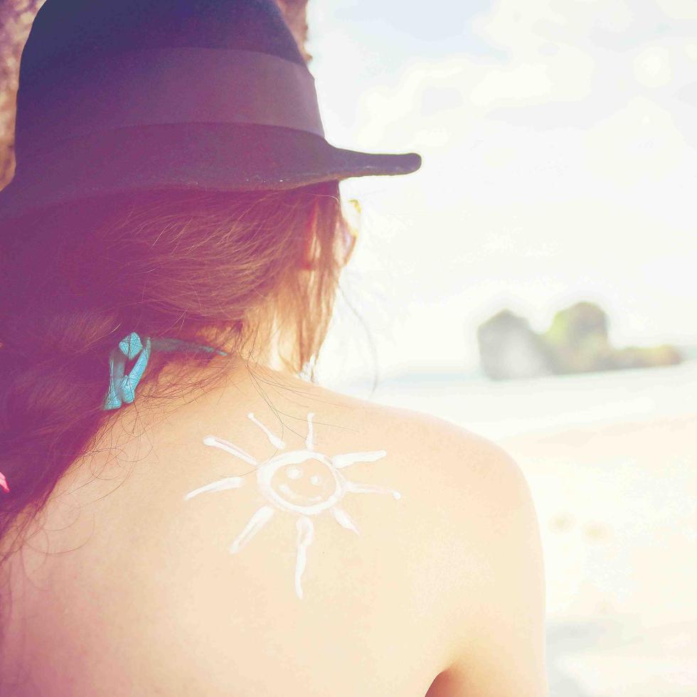 El cuerpo activa la vitamina D cuando la piel se expone directamente al sol, pero es importante no exponerse demasiado por el riesgo de cáncer de piel. (Archivo / GFR Media)