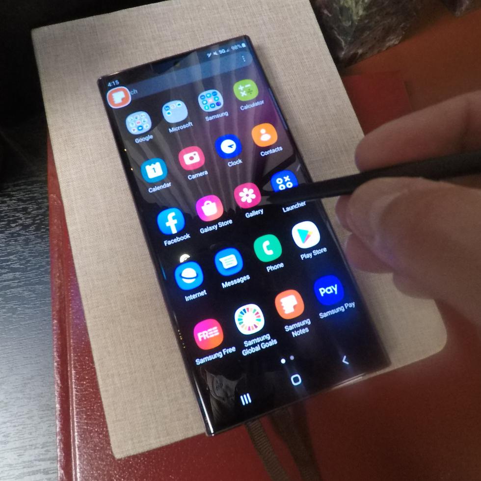 El Samsung Galaxy S22 Ultra, con su S-Pen.