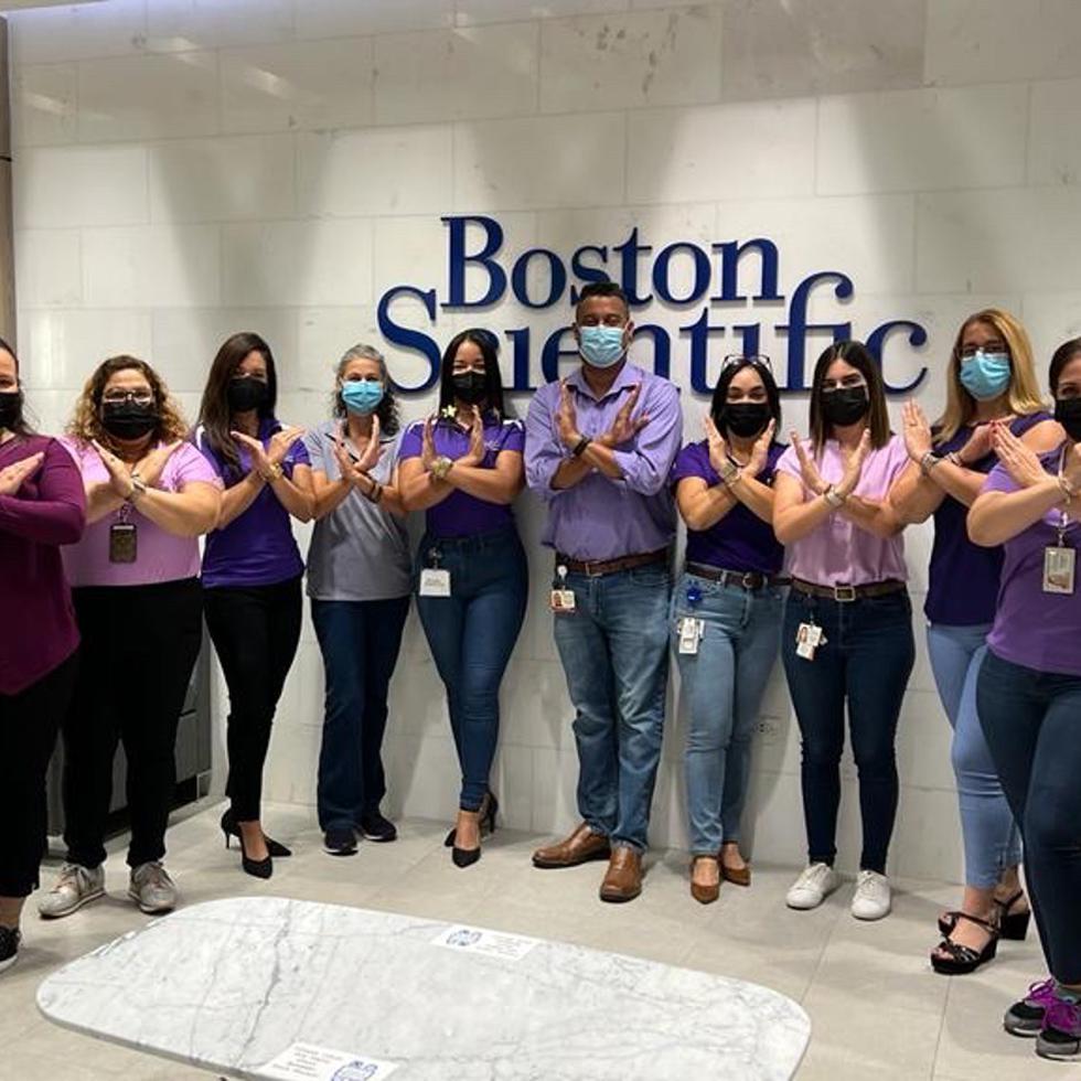 Grupo de líderes en la planta de Dorado de Boston Scientific.
