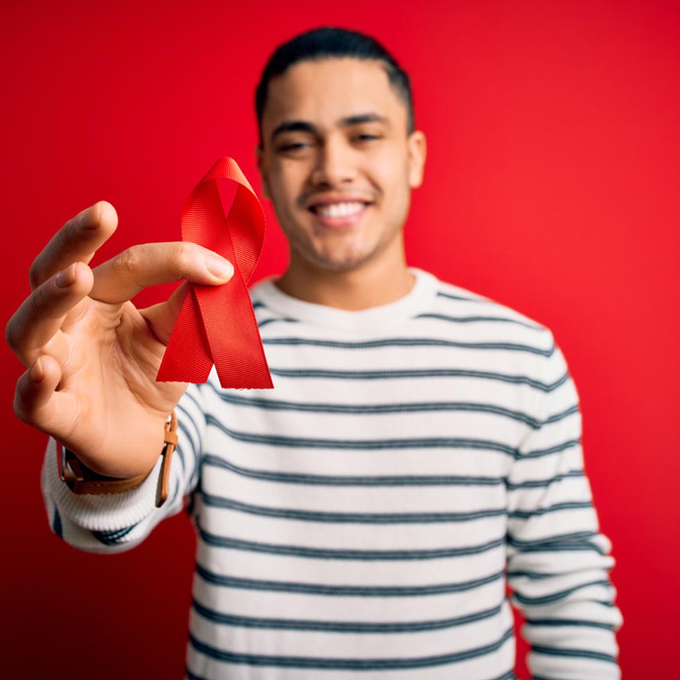 Para un mejor pronóstico, los pacientes con VIH deben obtener sus medicamentos recurrentemente y no detener su tratamiento.