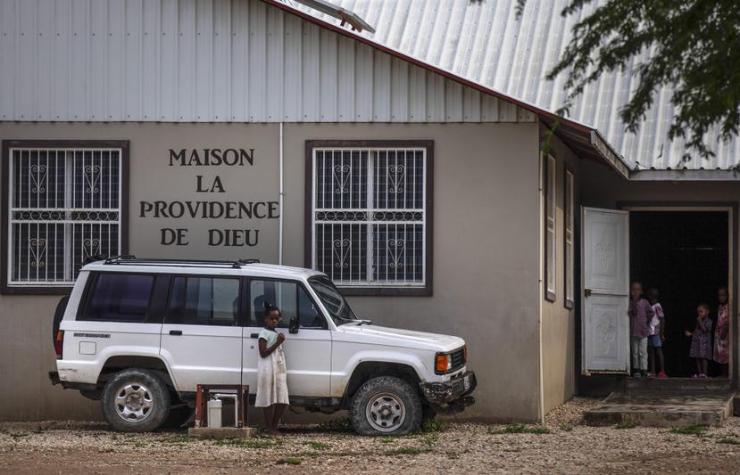 Niños en el patio del orfanato Maison La Providence de Dieu en Ganthier, Croix-des-Bouquets, Haití, donde una banda secuestró a 17 misioneros de una organización estadounidense.