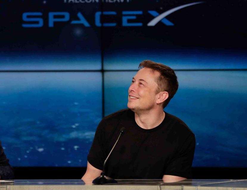 El empresario tecnológico Elon Musk, fundador y director general de SpaceX, en conferencia de prensa desde el Centro Espacial Kennedy en Cabo Cañaveral, Florida, el 6 de febrero de 2018. (AP)