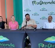 El secretario de Salud, Carlos Mellado (al centro), anunció la iniciativa en una actividad en Río Grande.