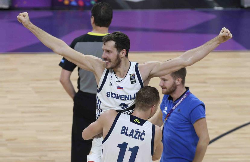 Goran Dragic celebra la victoria por el campeonato del Eurobasket. (AP)