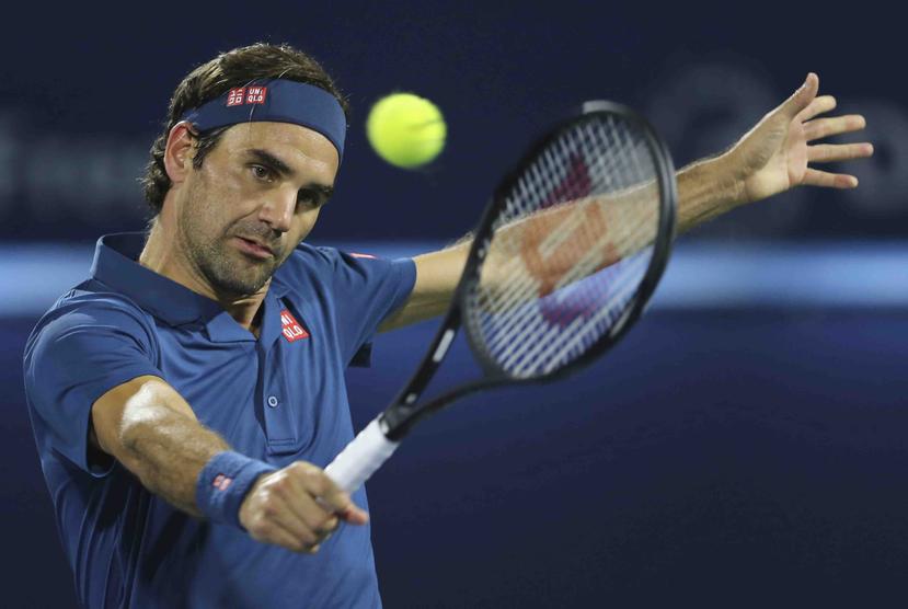 Roger Federer en la acción del torneo de Dubai. (AP)