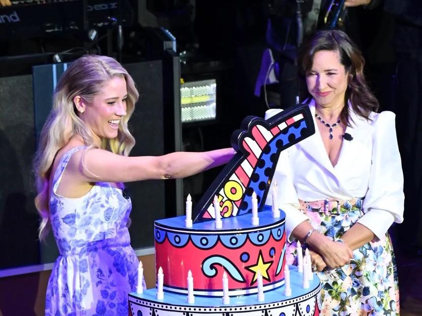 El barco Carnival Celebration fue bautizado en Miami, con la presencia de su madrina, la actriz Cassidy Gifford, a la izquierda.