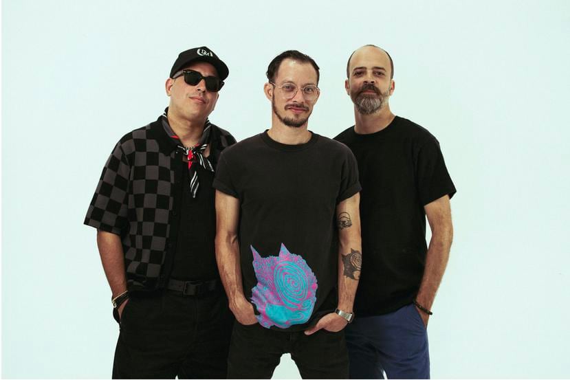 De izquierda a derecha, los artistas Nelson Selek, Keenan Fermaintt y Luis Jaime Betancourt.