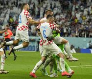 Los jugadores de Croacia celebran la victoria por penales ante Japón en los octavos de final del Mundial.