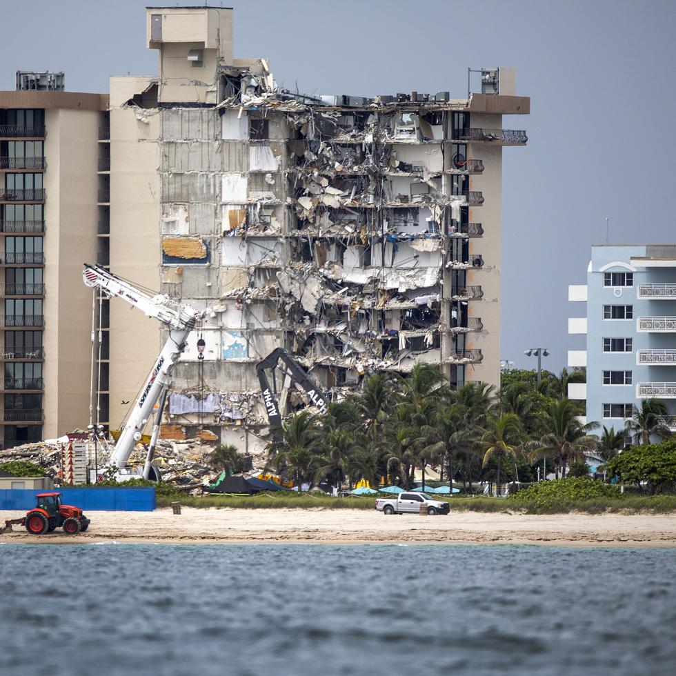 Un total de 98 personas fallecieron en el colapso del edificio, incluyendo a seis puertorriqueños.
