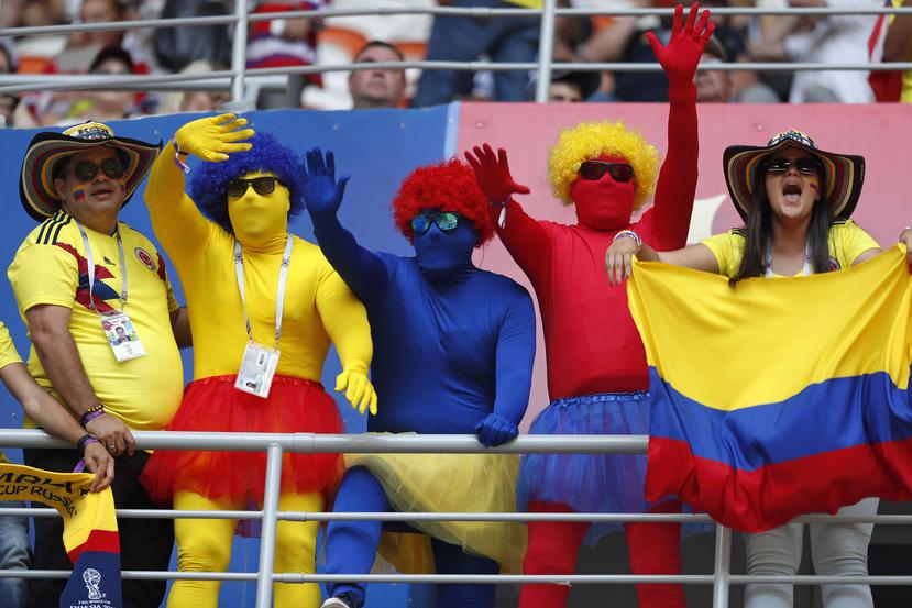 Fanáticos de Colombia durante el partido contra Japón en el Mordavia Arena de Saransk. (AP)