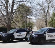 La Policía de Dighton bloquea la calle donde vive el sospechoso de filtrar documentos secretros de EE.UU., este 13 de abril de 2023, en Dighton, Massachusetts.