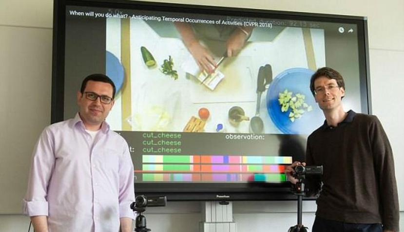 El proyecto fue encabezado por el Dr. Jürgen Gall (derecha) que trabajó junto a Yazan Abu Farha (izquierda) para enseñar a la IA a anticipar acciones. (University of Bonn)