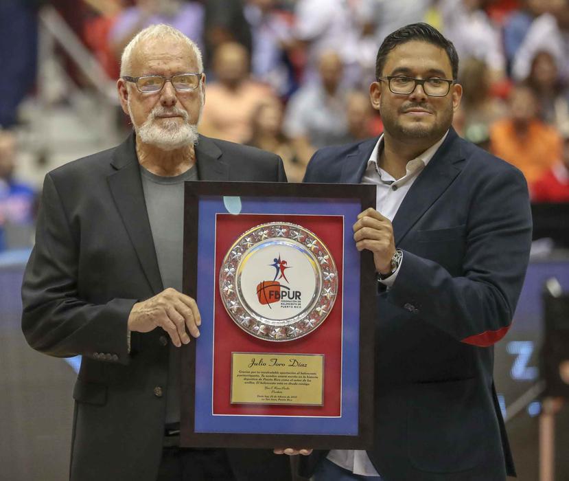 Yum Ramos, presidente de la Federación de Baloncesto, y Julio Toro, exdirigente del Equipo Nacional. (david.villafane@gfrmedia.com)