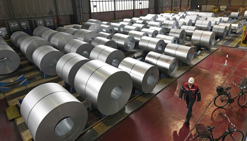 Estas bobinas de acero de la fábrica siderúrgica de Thyssenkrupp, en Duisburg, Alemania, pagarían los aranceles. (AP)
