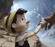 El joven británico Benjamin Evan Ainsworth pone voz a "Pinocchio", mientras que el reconocido Tom Hanks interpreta a Geppetto.