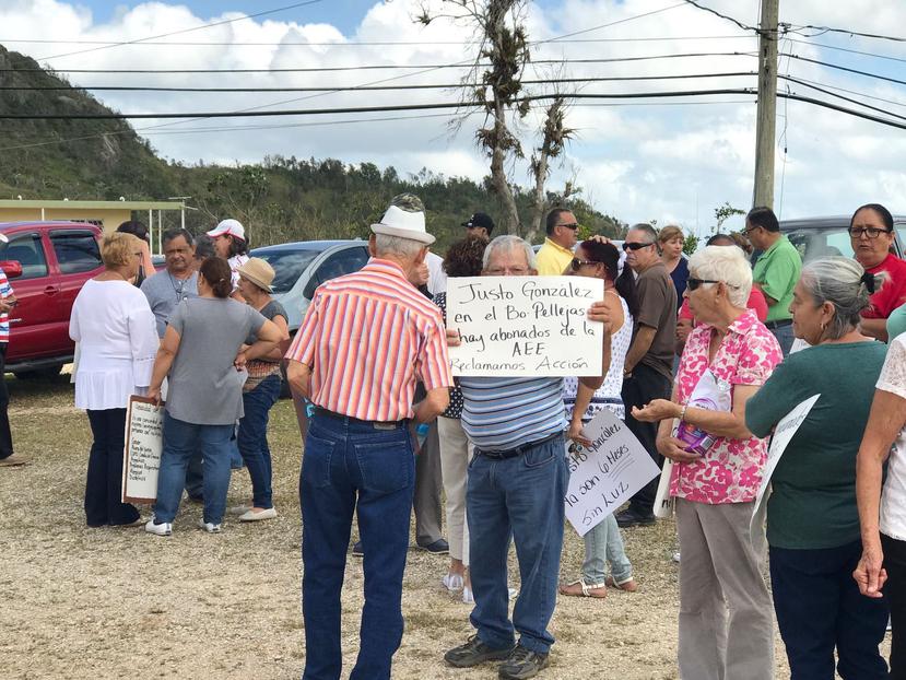 Residentes de los Barrios Gato y Salto, los cuales agrupan sobre 400 residencias, denunciaron que al día de hoy, a casi seis meses del paso de María, ninguna brigada de energía eléctrica ha visitado algunos de los sectores. (Suministrada)
