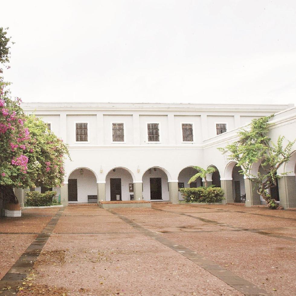 El Seminario Conciliar de San Idelfonso, ubicado en la calle Cristo, fue construido en 1832 y desde el 1985 es la sede del Centro de Estudios Avanzados.