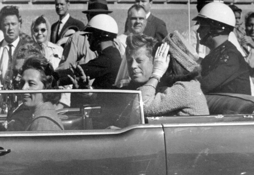 El mandatario demócrata John F. Kennedy murió por disparos de bala en una visita política a Dallas (Texas) el 22 de noviembre de 1963. (AP)