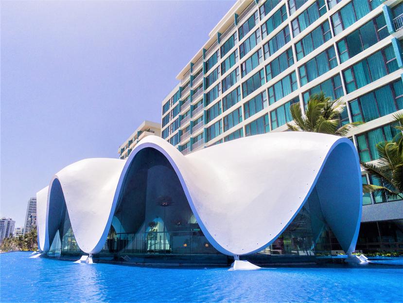 La Concha Resort, en Condado, cuenta con 248 habitaciones frente al mar y una torre de 235 suites.