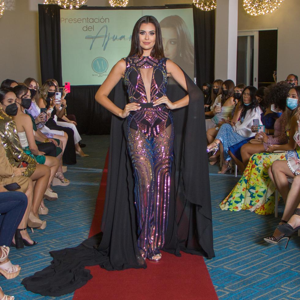 Miss Mundo de Puerto Rico 2021, Aryam Díaz Rosado, lució algunos de los ajuares que le confeccionaron una treintena de diseñadores locales. Aryam en un vestido de Rinaldi Droz.