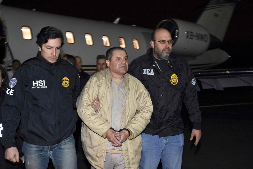 Joaquín "El Chapo" Guzmán al momento de su llegada a Estados Unidos, después de que fuera extraditado desde México.  (Archivo/AP)