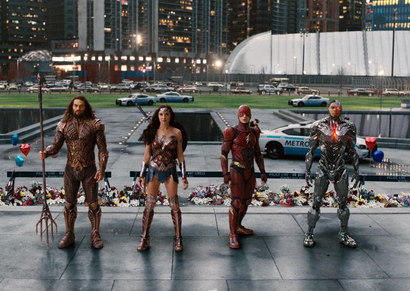 Esta imagen lanzada por Warner Bros. Pictures muestra a Jason Momoa, desde la izquierda, Gal Gadot, Ezra Miller y Ray Fisher en una escena de "Justice League". (AP)
