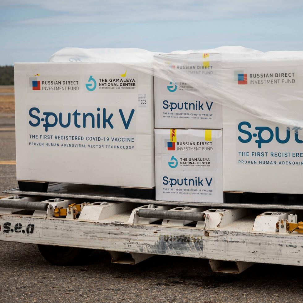 Venezuela recibió sus primeros cargamentos de la vacuna rusa contra el COVID-19, Sputnik V, en febrero de este año.