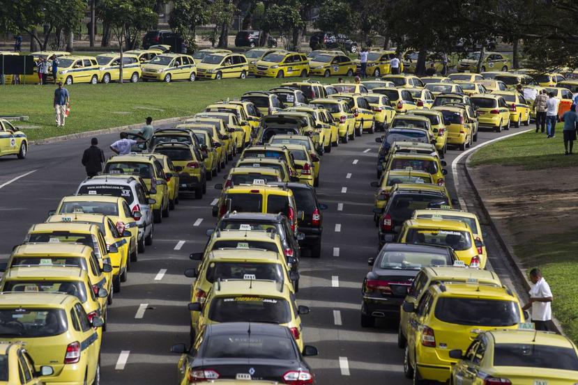 La plataforma, que se ha ganado la enemistad de los taxistas en diferentes partes del mundo, defendió que "los usuarios tienen el derecho de escoger el modo en el que desean moverse por la ciudad". (EFE)