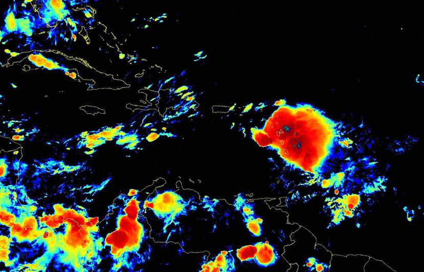 Imagen del satélite GOES-East de la tormenta tropical Fiona mientras se acerca al mar Caribe.
