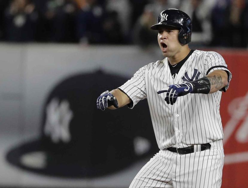 Gary Sánchez, de los Yankees, celebra el doble que le dio la ventaja a su equipo. (AP)