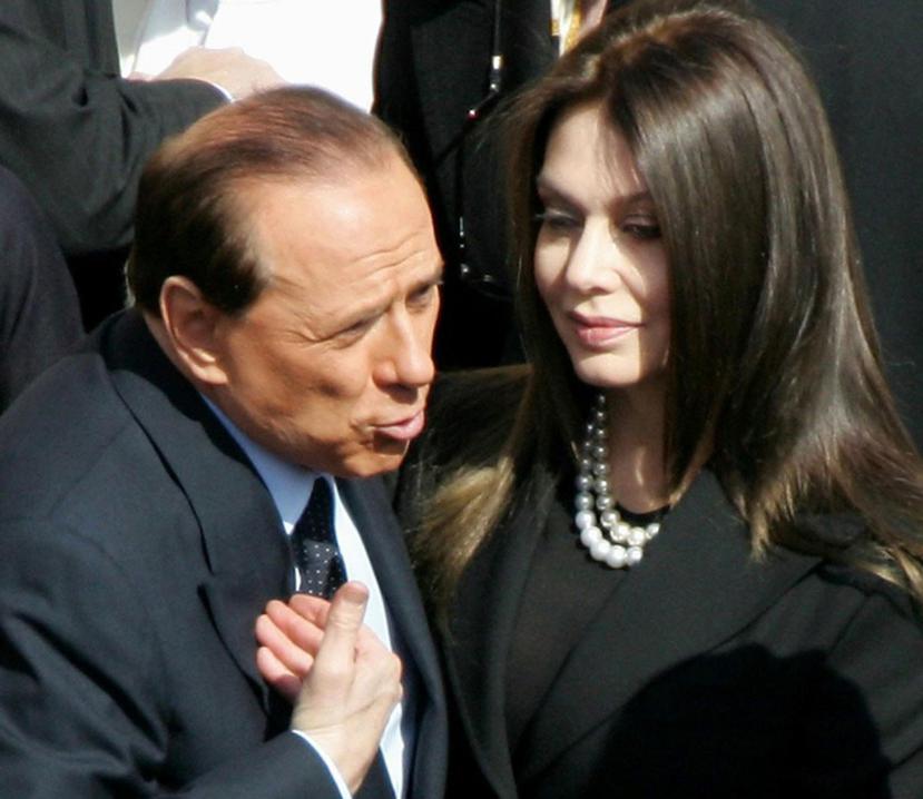 El proceso de divorcio entre Berlusconi y Lario comenzó en el 2009. (Captura / Twitter @Il_Centro)