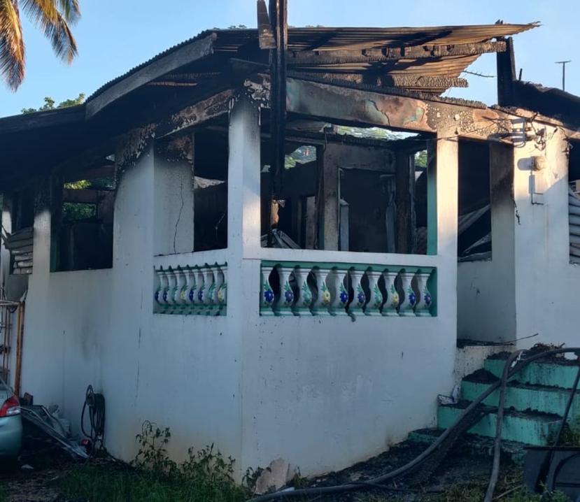 Casa incendiada en Vega Baja.