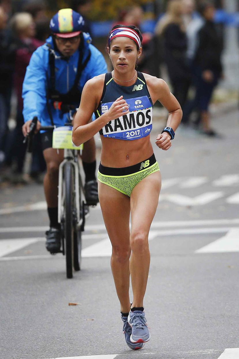 Beverly Ramos compitió en el Maratón de Nueva York con la bandera de Puerto Rico en su cabeza. (AP)