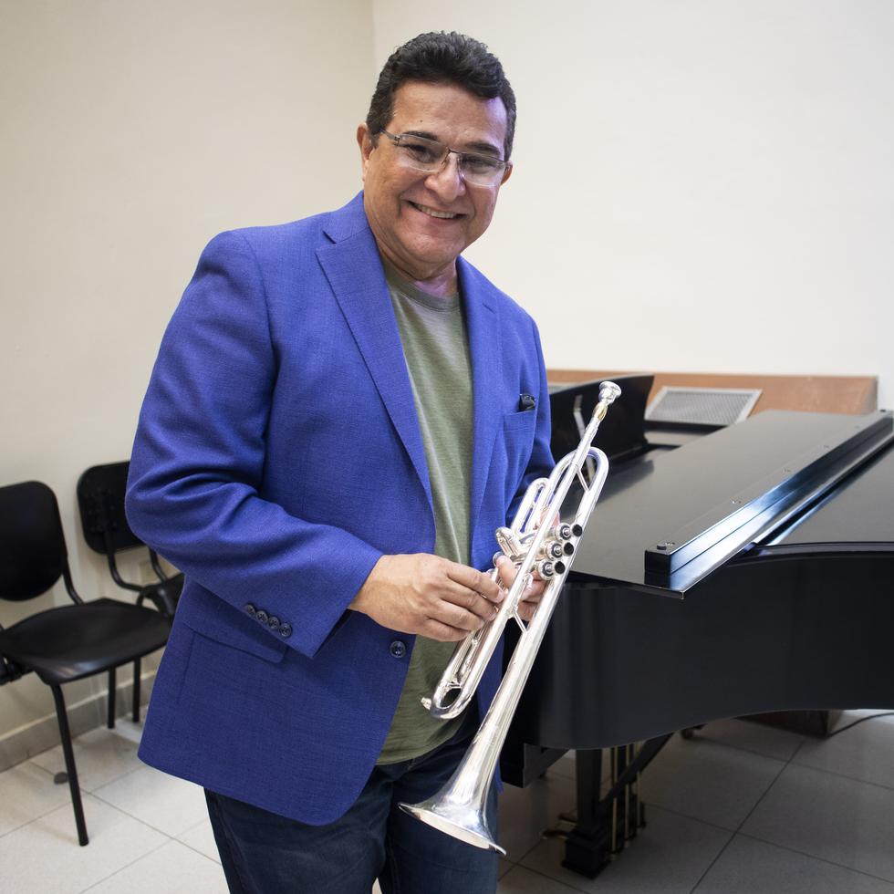A muy temprana edad, Luis “Perico” Ortiz entendió que su pasión es la música, no en "los idiomas", pues ha estado en la música clásica, el jazz, ha sido emblemático en la salsa y ha hecho hasta música pop.
