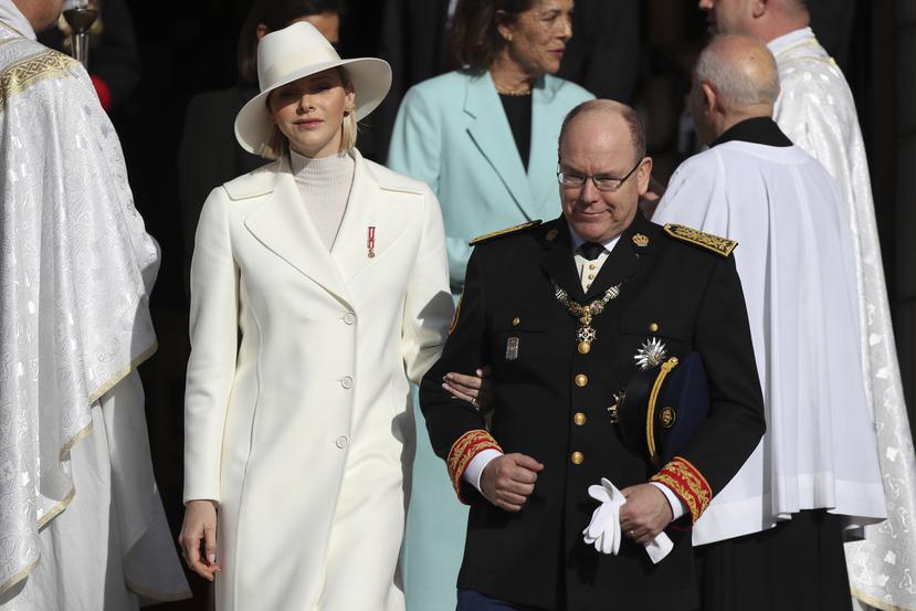 El príncipe Albert junto a su esposa Charlene. (Foto: Archivo)