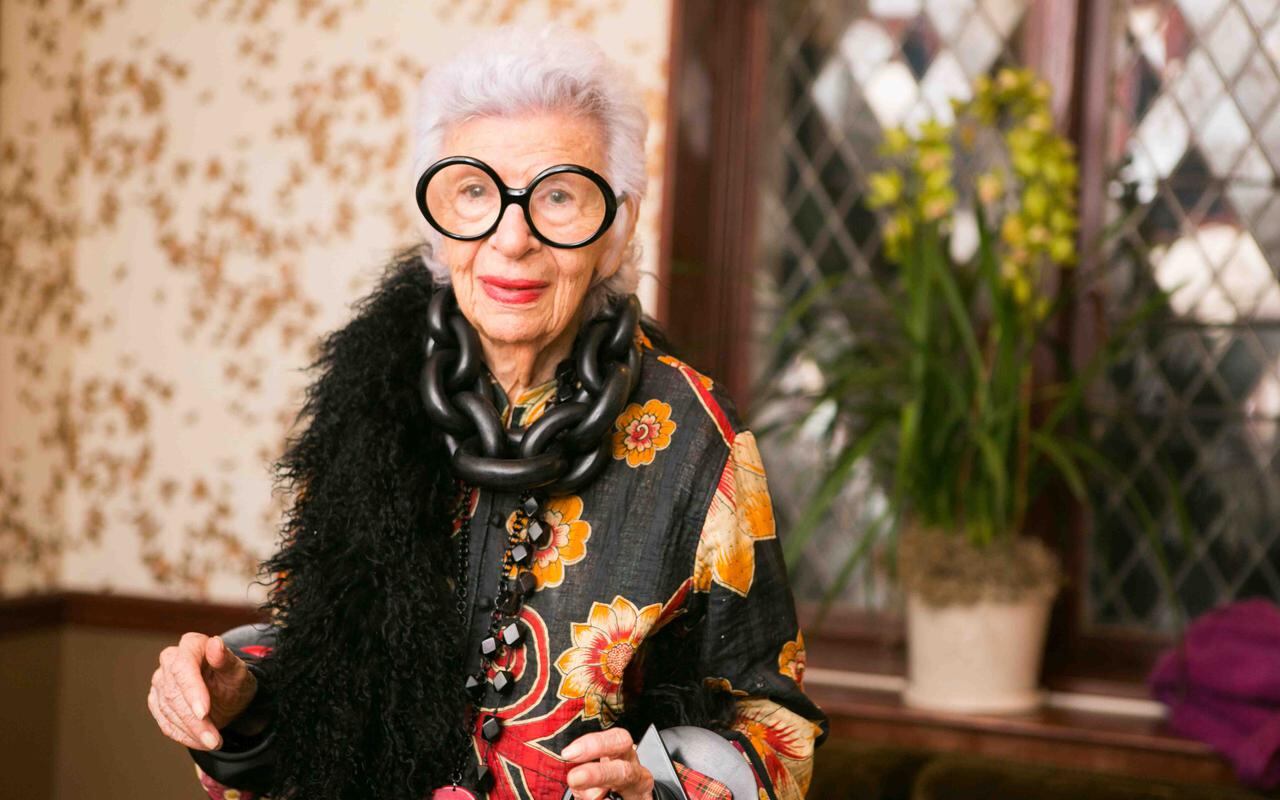 Muere la centenaria ícono de la moda Iris Apfel