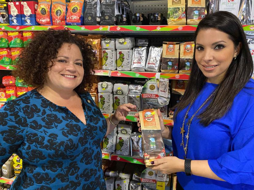 Lilliana Cubano, presidenta de la Asociación de Productos de Puerto Rico, junto a Viviana Mercado, presidenta del Comité de Gala de la Asociación. (Suministrada)