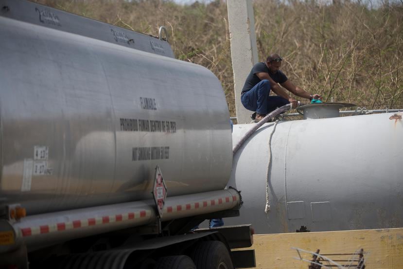 Culebrenses y Viequenses denuncian que la AEE les cobra por el uso de un combustible que paga FEMA y sirve para poner a funcionar   generadores de energía que opera esa agencia federal. (GFR Media)