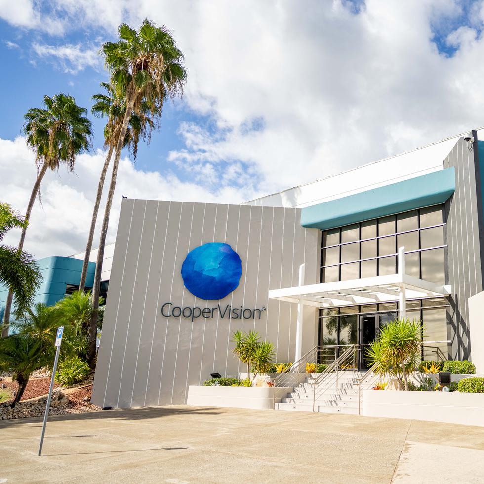 El plan de expansión de Coopervision, que desde Puerto Rico exporta su producción a sobre un centenar de países, ahora incluye establecer operaciones en la antigua planta de Roche en Ponce. En la foto, la sede de la fabricante de productos oftálmicos en Juana Díaz.