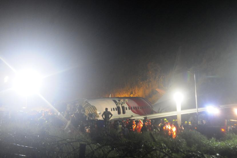 Un avión de Air India Express se salió de la pista mientras aterrizaba.