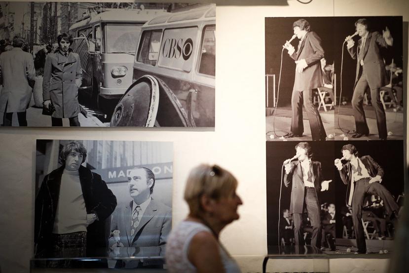 Una visitante recorre el jueves 2 de enero el Museo del cantante Sandro, en el barrio de Boedo en Buenos Aires (Argentina).