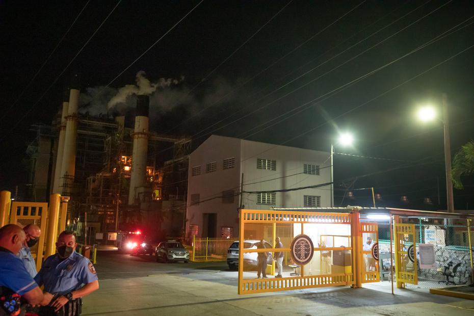 At the moment, the authorities have not indicated if there were injuries as a result of the fire at the Costa Sur plant.