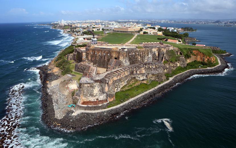 Vista aérea hacia el Castillo San Felipe del Morro, en el Viejo San Juan.