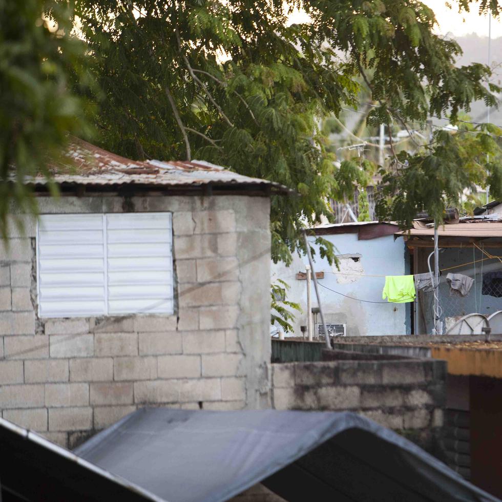 Mientras el nivel de pobreza en Puerto Rico para el año 2000 era de 48% de su población, para el 2013 bajó a un 45%.
