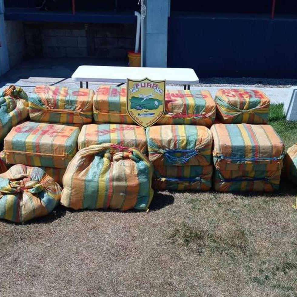 La foto muestra el cargamento de cocaína ocupado por los agentes de FURA en Humacao.
