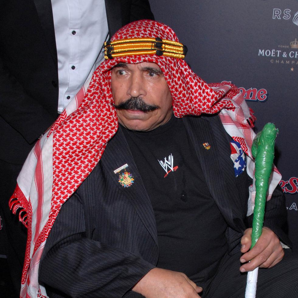 El Iron Sheik durante una aparición en la alfombra roja de una premiación.