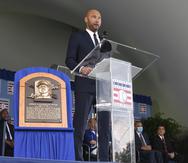 Derek Jeter durante su discurso tras ser exaltando al Salón de la Fama del béisbol.